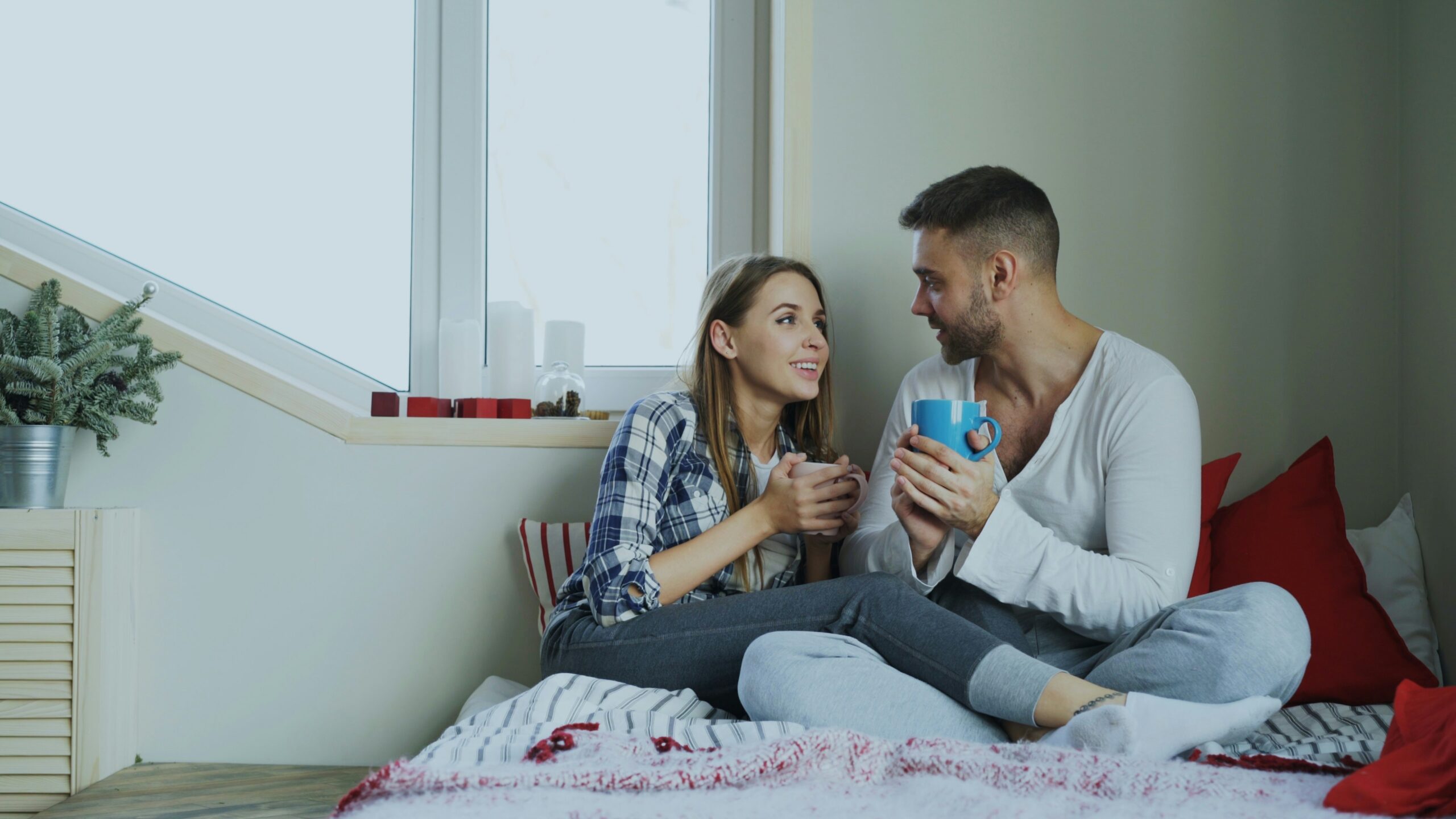 40 Pertanyaan Deep Talk Sebelum Tidur untuk Pasangan Biar Makin Dekat (Foto: unsplash/Vitaly Gariev)