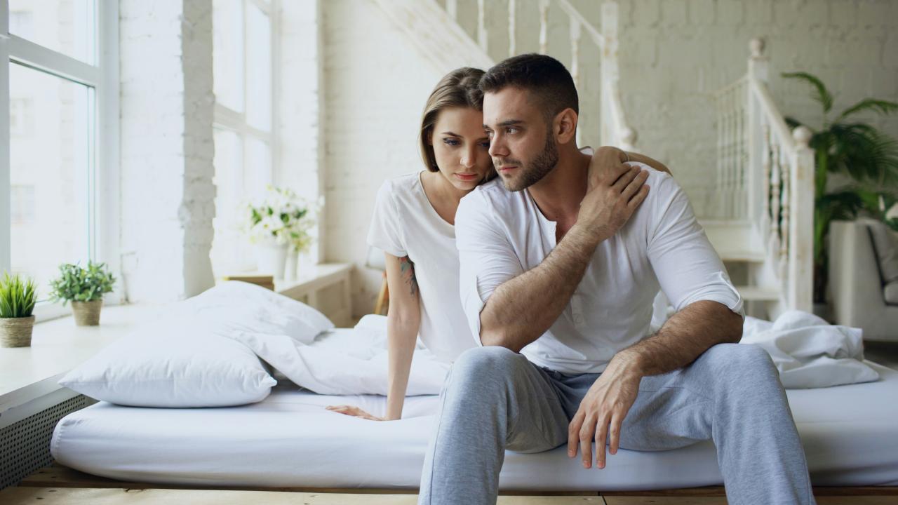 Cara Memulai Deep Talk Sebelum Tidur agar Tidak Canggung (Foto: unsplash/Vitaly Gariev)